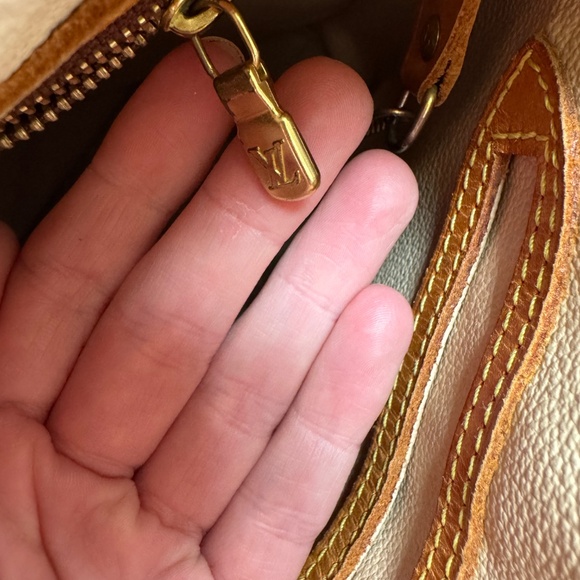 Vintage Louis Vuitton Monogram Petit Bucket 23 Bag - Picture 13 of 16